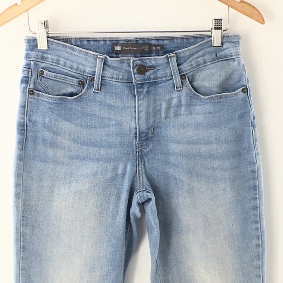 Levis Womens Jeans Upcycled Demi Curve Blue Light Wash Stretch Sz 8/29 - Picture 2 of 13
